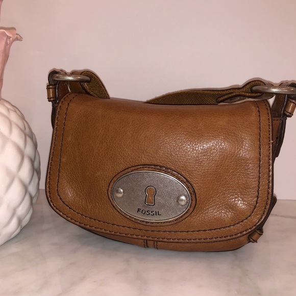 Fossil Handbags - Fossil brown leather crossbody great condition 😎